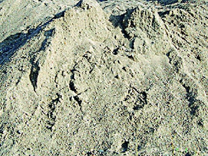 Panic scare of Wardha river valley | वर्धा नदी खोऱ्यात रेती तस्करांची दहशत Panic scare of Wardha river valley | वर्धा नदी खोऱ्यात रेती तस्करांची दहशत