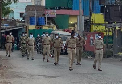 Police patrol in Yeola | येवल्यात पोलिसांचे पथसंचलन Police patrol in Yeola | येवल्यात पोलिसांचे पथसंचलन
