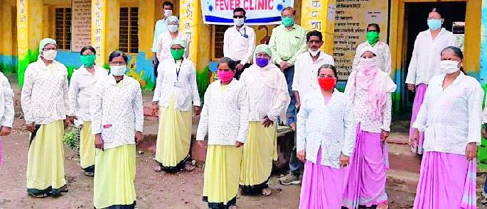 Health check-up of everyone in Corona-affected village | कोरोनाबाधित गावात प्रत्येकाची आरोग्य तपासणी Health check-up of everyone in Corona-affected village | कोरोनाबाधित गावात प्रत्येकाची आरोग्य तपासणी