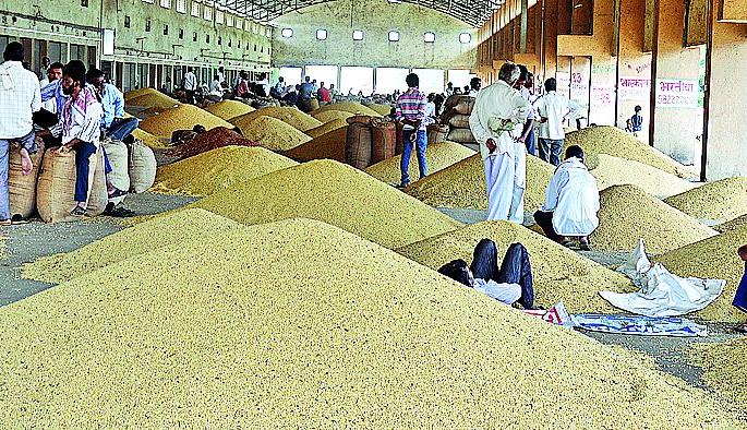 Soybean purchase under guarantee guarantee | सोयाबीन खरेदी हमी दराखालीच Soybean purchase under guarantee guarantee | सोयाबीन खरेदी हमी दराखालीच