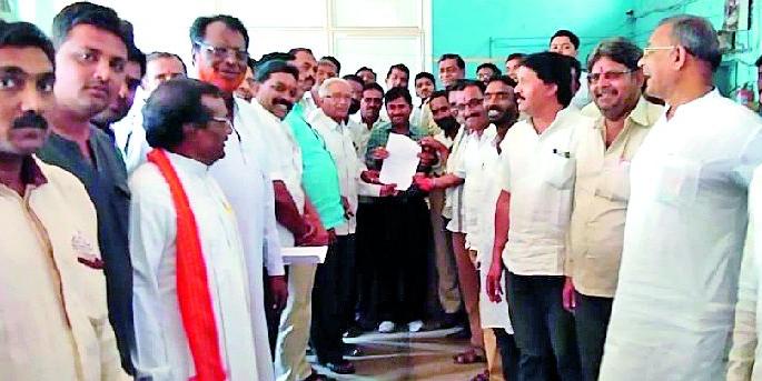 Chronic swelling in the nerves of Arnie's event | आर्णीच्या घटनेचे नेरमध्ये तीव्र पडसाद Chronic swelling in the nerves of Arnie's event | आर्णीच्या घटनेचे नेरमध्ये तीव्र पडसाद