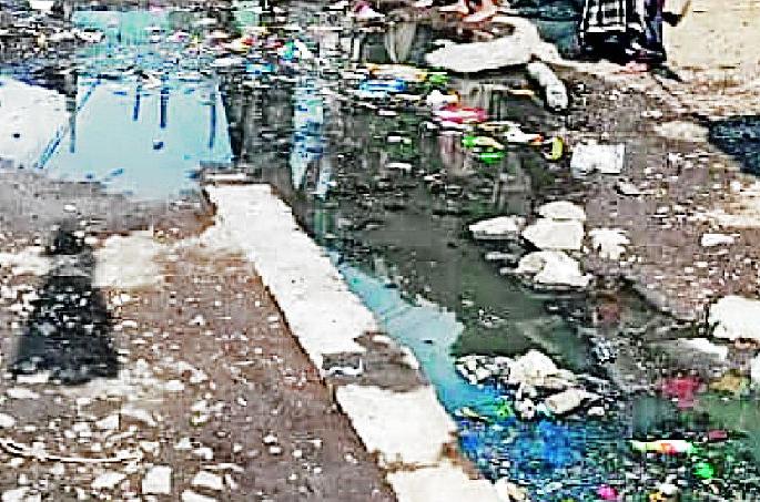 Contaminated water seeps into the hotspot zone | हॉटस्पॉट झोनला दूषित पाण्याचा विळखा घट्ट