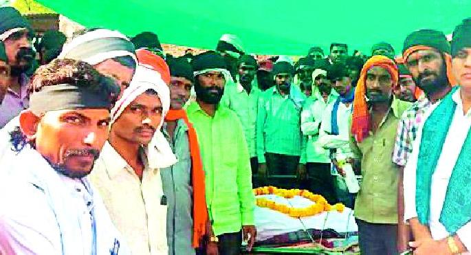 Marleygaon's farmer's fight was in vain | मार्लेगावच्या शेतकऱ्याची झुंज ठरली व्यर्थ Marleygaon's farmer's fight was in vain | मार्लेगावच्या शेतकऱ्याची झुंज ठरली व्यर्थ