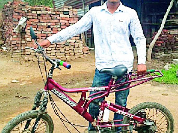 Gasoline | टाकाऊ वस्तूपासून बनविली पेट्रोलवर चालणारी सायकल Gasoline | टाकाऊ वस्तूपासून बनविली पेट्रोलवर चालणारी सायकल