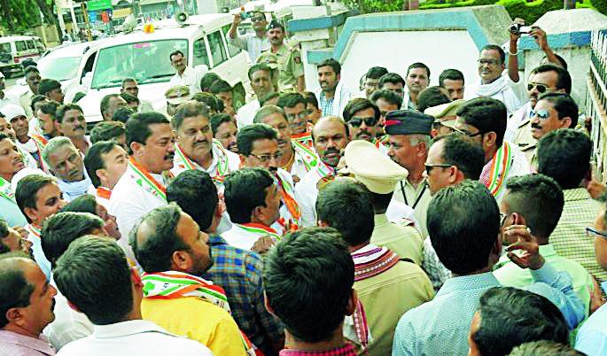 Submit a complaint to Narendra Modi | नरेंद्र मोदींवर गुन्हा दाखल करा