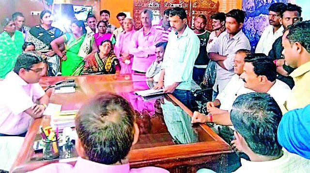 Rehabilitate Udaapur at Ajanti Road only | उदापूरचे पुनर्वसन आजंती रोडवरच करा Rehabilitate Udaapur at Ajanti Road only | उदापूरचे पुनर्वसन आजंती रोडवरच करा