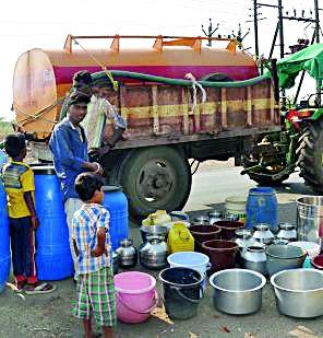 Police protection needed for distribution of water | पाणी वितरणासाठी हवे पोलीस संरक्षण
