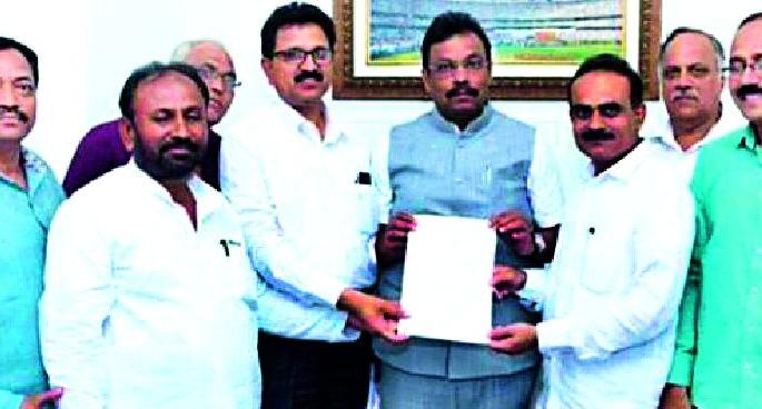 Get rid of 'those' teachers' salary | ‘त्या’ शिक्षकांच्या वेतनाचा मार्ग मोकळा Get rid of 'those' teachers' salary | ‘त्या’ शिक्षकांच्या वेतनाचा मार्ग मोकळा