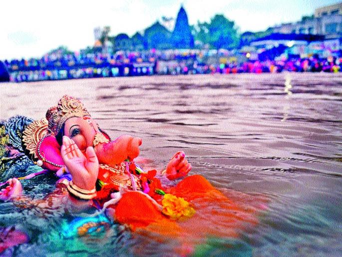 Shri Ganaraya's immersion procession in procession | श्री गणरायाची विसर्जन मिरवणूक जल्लोषात Shri Ganaraya's immersion procession in procession | श्री गणरायाची विसर्जन मिरवणूक जल्लोषात