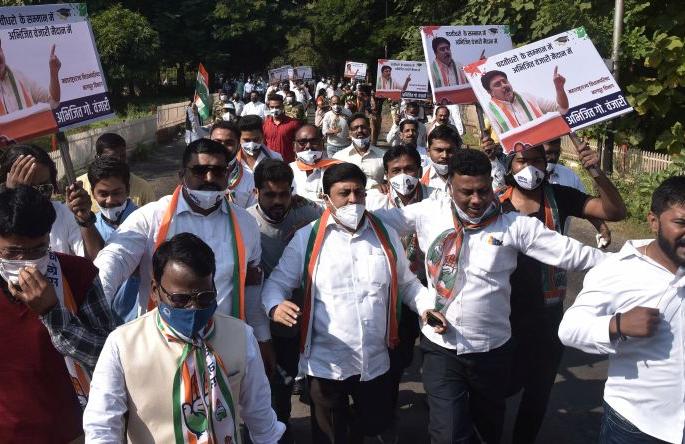 31 candidates filed applications for graduate election from Nagpur division | Nagpur Graduate Constituency; पदवीधर निवडणुकीसाठी नागपूर विभागातून ३१ उमेदवारांनी भरले अर्ज 31 candidates filed applications for graduate election from Nagpur division | Nagpur Graduate Constituency; पदवीधर निवडणुकीसाठी नागपूर विभागातून ३१ उमेदवारांनी भरले अर्ज