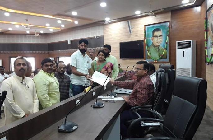 Nomination of Shiv Sena, NCP for Yavatmal Zilla Parishad | यवतमाळ जिल्हा परिषदेसाठी शिवसेना, राष्ट्रवादी काँग्रेसचे नामांकन