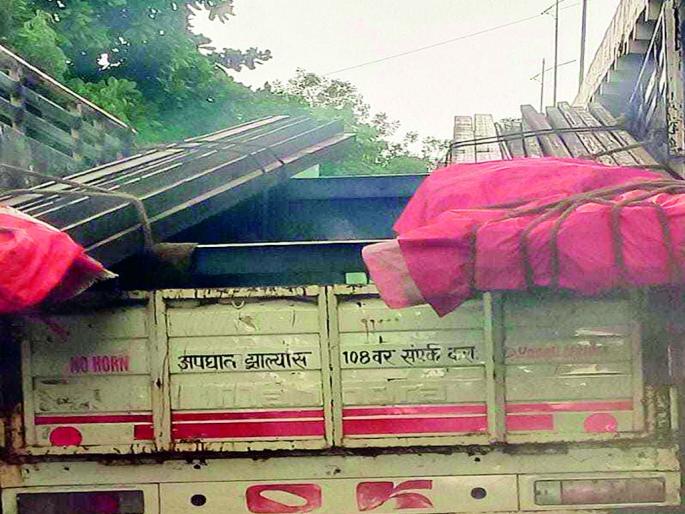 Neglect of dangerous traffic in the city; The role of the police | शहरातील धोकादायक वाहतुकीकडे दुर्लक्ष; पोलिसांकडून बघ्याची भूमिका Neglect of dangerous traffic in the city; The role of the police | शहरातील धोकादायक वाहतुकीकडे दुर्लक्ष; पोलिसांकडून बघ्याची भूमिका