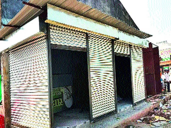 Illegal fairs in Nashik Agriculture Produce Market Committee on Dindori Road | दिंडोरीरोडवरील नाशिक कृषी उत्पन्न बाजार समितीत बेकायदेशीर गाळे उभारणी Illegal fairs in Nashik Agriculture Produce Market Committee on Dindori Road | दिंडोरीरोडवरील नाशिक कृषी उत्पन्न बाजार समितीत बेकायदेशीर गाळे उभारणी