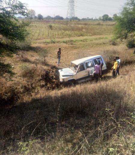 Accident in Chandrapur district; Ten injured | चंद्रपूर जिल्ह्यात अपघात; दहा जखमी Accident in Chandrapur district; Ten injured | चंद्रपूर जिल्ह्यात अपघात; दहा जखमी