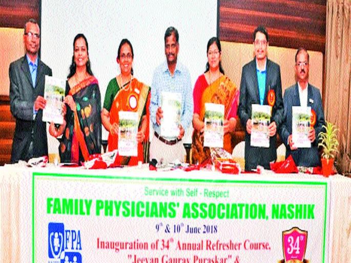 Veteran doctor 'lifetime achievement | ज्येष्ठ डॉक्टरांना ‘जीवनगौरव Veteran doctor 'lifetime achievement | ज्येष्ठ डॉक्टरांना ‘जीवनगौरव