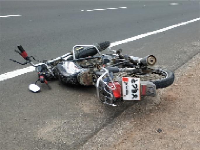 Jeep shot dead two wheelers | जीपच्या धडकेत दुचाकीस्वार ठार Jeep shot dead two wheelers | जीपच्या धडकेत दुचाकीस्वार ठार