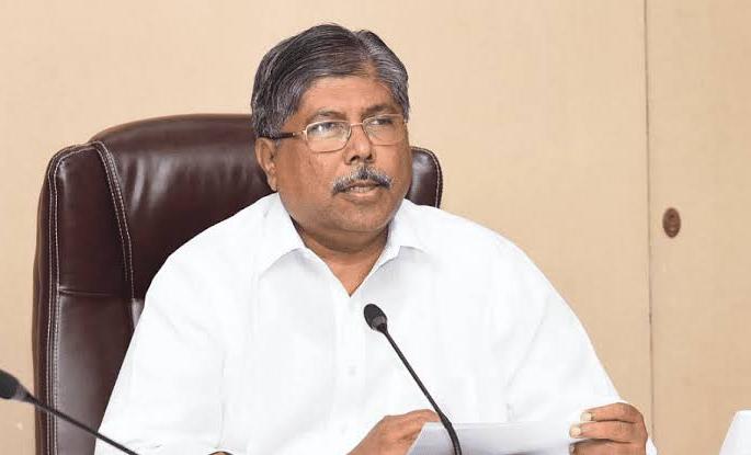 Is there no restriction on the programs of the ruling party? Chandrakant Patil's attack | ज्या कार्यक्रमांना सत्ताधारी नेते असतात त्यावर निर्बंध नाही का? चंद्रकांत पाटलांचा हल्लाबोल