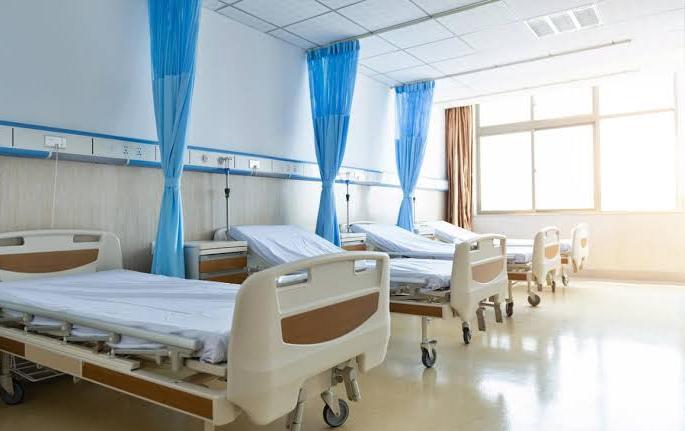Corona virus : Municipal hospital hit by private hospital; Excess money returned to the patient upon notice of revocation of the license | Corona virus : खाजगी हॉस्पिटलला पालिकेचा दणका; परवाना रद्द करण्याची नोटीस देताच जादाचे पैसे केले रूग्णाला परत 