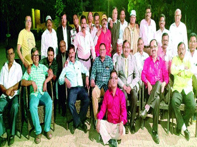  Former students of Cantonment Board High School join | कॅन्टोन्मेंट बोर्ड हायस्कूलच्या  माजी विद्यार्थ्यांचा स्नेहमेळावा