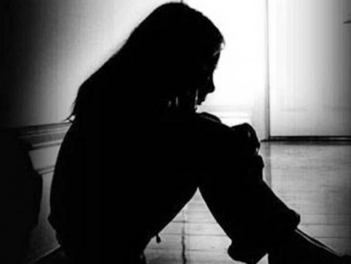 Reached the pinnacle of ruthlessness! Naradham Bapa was raping his own daughter for 7 years | निर्दयीपणाचा कळस गाठला! स्वत: च्याच मुलीवर ७ वर्षांपासून करत होता बलात्कार, नराधम बापाला अटक Reached the pinnacle of ruthlessness! Naradham Bapa was raping his own daughter for 7 years | निर्दयीपणाचा कळस गाठला! स्वत: च्याच मुलीवर ७ वर्षांपासून करत होता बलात्कार, नराधम बापाला अटक