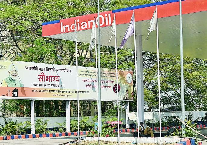 Lok Sabha Election 2019; remove ads on petrol pump | Lok Sabha Election 2019; पेट्रोल पंपावरील जाहिराती हटवा