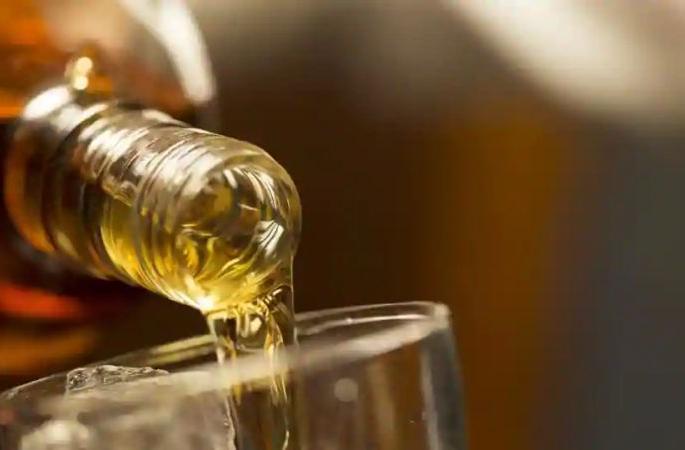 In the morning at tea time, you will get liquor | धक्कादायक! सकाळी चहाच्यावेळीच मिळणार दारूचा पौवा