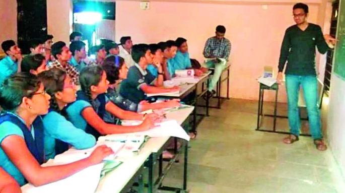 Adivasi students are getting training of Neet | आदिवासी विद्यार्थ्यांना उलगुलानमध्ये मिळत आहेत नीटचे धडे
