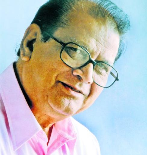 Mancharkar Smriti Jeevan Gaurav Award for Yashwant Manohar | यशवंत मनोहर यांना मंचरकर स्मृती जीवनगौरव पुरस्कार Mancharkar Smriti Jeevan Gaurav Award for Yashwant Manohar | यशवंत मनोहर यांना मंचरकर स्मृती जीवनगौरव पुरस्कार