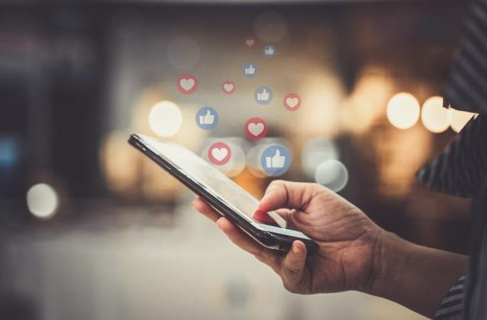 Action against those who spread rumors on social media | सोशल मीडियावर अफवा पसरवणाऱ्यांवर होणार कारवाई Action against those who spread rumors on social media | सोशल मीडियावर अफवा पसरवणाऱ्यांवर होणार कारवाई