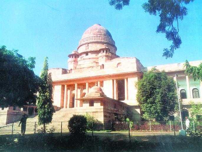 Proposal of new building of Nagpur High Court is pending | नागपूर हायकोर्टाच्या नवीन इमारतीचा प्रस्ताव रखडला Proposal of new building of Nagpur High Court is pending | नागपूर हायकोर्टाच्या नवीन इमारतीचा प्रस्ताव रखडला