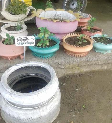 Production of tree pots Waste Tub; Jabir Shaikh's idea in Wardha | टाकाऊ ट्यूबमधून कुंड्यांची निर्मिती; वर्ध्यातील जाबीर शेख यांची कल्पकता Production of tree pots Waste Tub; Jabir Shaikh's idea in Wardha | टाकाऊ ट्यूबमधून कुंड्यांची निर्मिती; वर्ध्यातील जाबीर शेख यांची कल्पकता