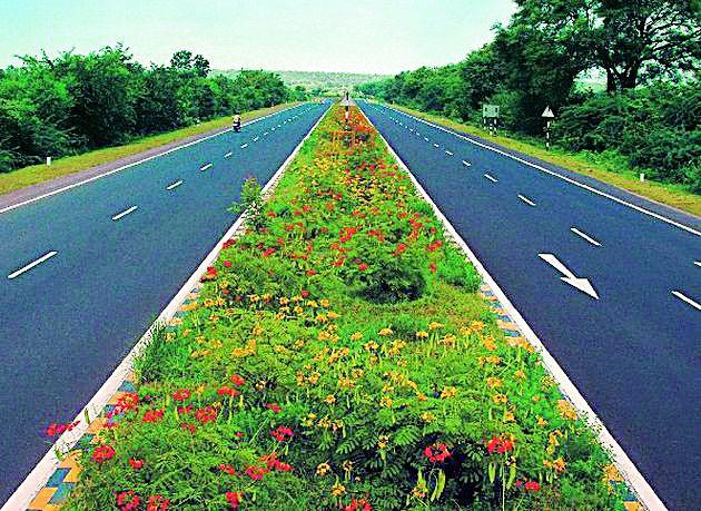 Budget thousand crores, tender Rs. 5,000 crores; Grouse of the General Building Department | बजेट हजार कोटी, टेंडर पाच हजार कोटींचे; सार्वनिक बांधकाम विभागाचा घोळ