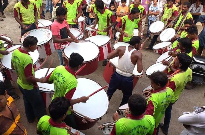 Fast and rhythmic vowels, amazing Sandal! | Ganesh Chaturthi 2018; वेगवान व लयबद्ध स्वरांचे अद्भूत संमोहन, संदल! Fast and rhythmic vowels, amazing Sandal! | Ganesh Chaturthi 2018; वेगवान व लयबद्ध स्वरांचे अद्भूत संमोहन, संदल!