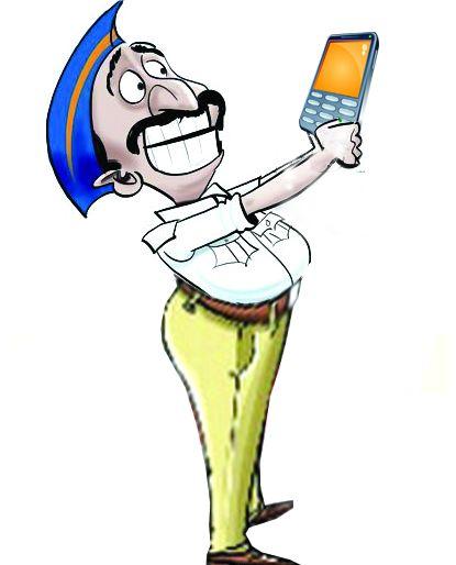 Traffic police should not be seen watching the mobile | वाहतूक पोलीस मोबाईल पाहताना दिसायला नकोत Traffic police should not be seen watching the mobile | वाहतूक पोलीस मोबाईल पाहताना दिसायला नकोत