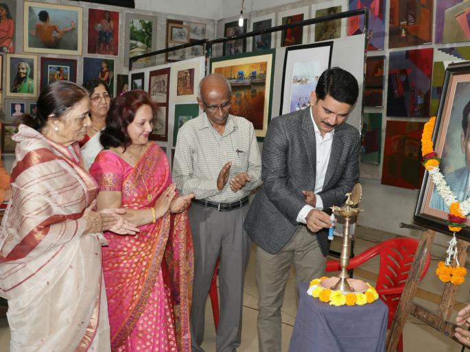 Kolhapur: Start of Annual Exhibition of Dalvi, Power of Predation in Artwork: Nangare Patil | कोल्हापूर :  दळवीजच्या वार्षीक प्रदर्शनास प्रारंभ, कलाकृतींत प्रबोधनाची ताकद : नांगरे पाटील Kolhapur: Start of Annual Exhibition of Dalvi, Power of Predation in Artwork: Nangare Patil | कोल्हापूर :  दळवीजच्या वार्षीक प्रदर्शनास प्रारंभ, कलाकृतींत प्रबोधनाची ताकद : नांगरे पाटील