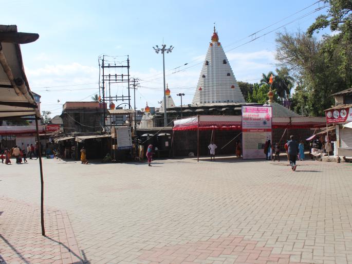  Due to the corona, the peace of Ambabai temple, the number of devotees stopped | कोरोनामुळे अंबाबाई मंदिरात शांतता, भाविकांची संख्या रोडावली