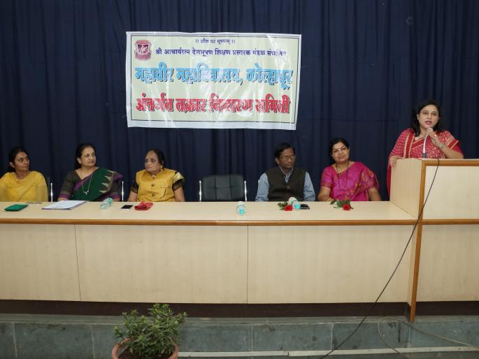  Girls need free communication with their parents | मुलींचा आपल्या पालकांबरोबर मुक्त संवाद पाहिजे