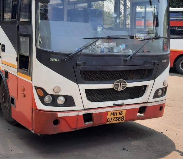 ST trains to Karnataka closed | कर्नाटकात जाणाऱ्या एसटी गाड्या केल्या बंद