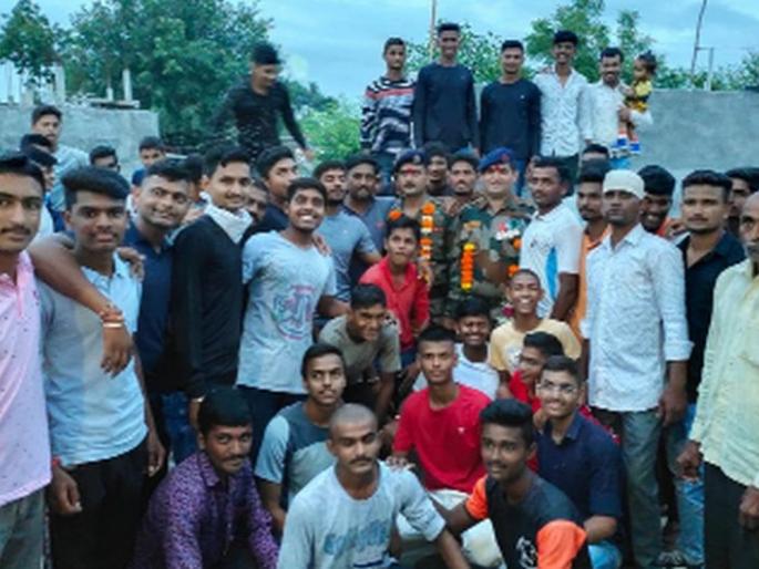 Procession of retired soldiers in Wadjait | वडजाईत सेवानिवृत्त सैनिकांची मिरवणूक Procession of retired soldiers in Wadjait | वडजाईत सेवानिवृत्त सैनिकांची मिरवणूक