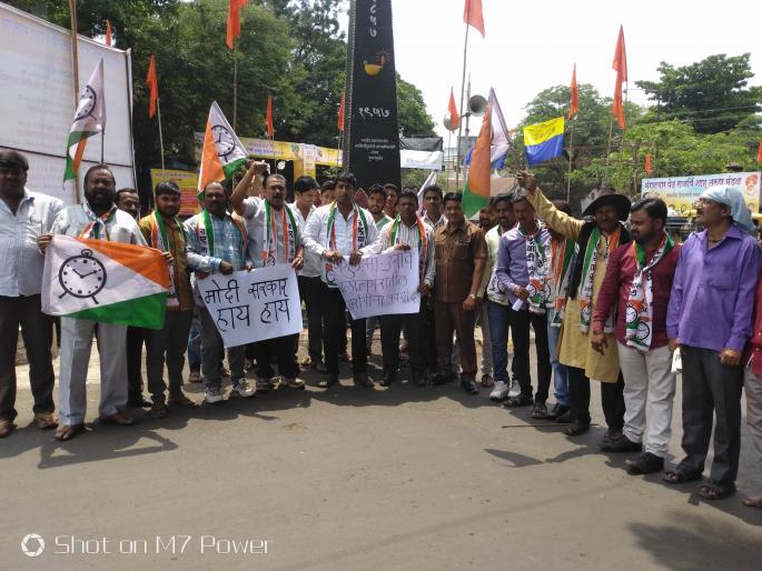 Kolhapur: Let the accused be hanged in the Kadua-Udna torture case | कोल्हापूर : कठुआ-उनाव अत्याचार प्रकरणातील संशयितांना फाशी द्या Kolhapur: Let the accused be hanged in the Kadua-Udna torture case | कोल्हापूर : कठुआ-उनाव अत्याचार प्रकरणातील संशयितांना फाशी द्या