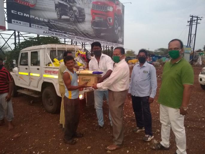 Allotment of eight thousand kits of essential commodities | corona in kolhapur- जीवनावश्यक वस्तूंच्या साडे आठ हजार किटचे वाटप Allotment of eight thousand kits of essential commodities | corona in kolhapur- जीवनावश्यक वस्तूंच्या साडे आठ हजार किटचे वाटप
