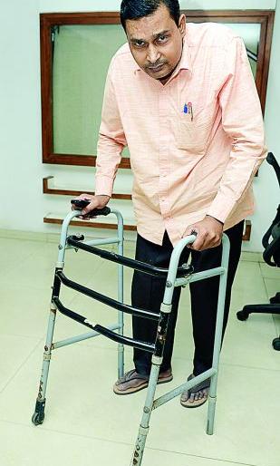 Due to the negligence of the education department, Divyang suffered | शिक्षण विभागाच्या दुर्लक्षामुळे नागपुरात दिव्यांगाची फरफट