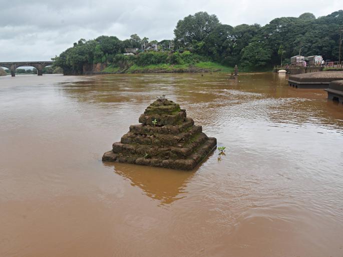 A gate of Radhanagari Dam reopened | राधानगरी धरणाचा एक दरवाजा पुन्हा उघडला A gate of Radhanagari Dam reopened | राधानगरी धरणाचा एक दरवाजा पुन्हा उघडला