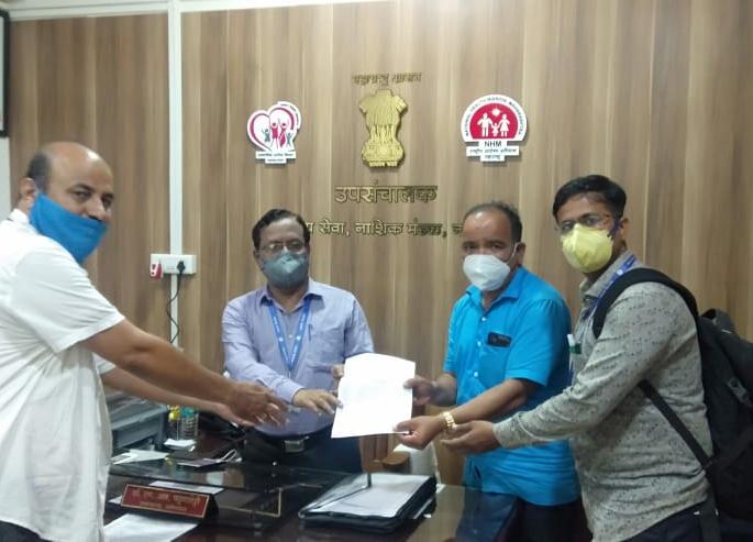 Irregular pay issues The Deputy Director of Health met the staff | अनियमीत वेतनप्रश्नी कर्मचाऱ्यांनी घेतली आरोग्य उपसंचालकांची भेट Irregular pay issues The Deputy Director of Health met the staff | अनियमीत वेतनप्रश्नी कर्मचाऱ्यांनी घेतली आरोग्य उपसंचालकांची भेट