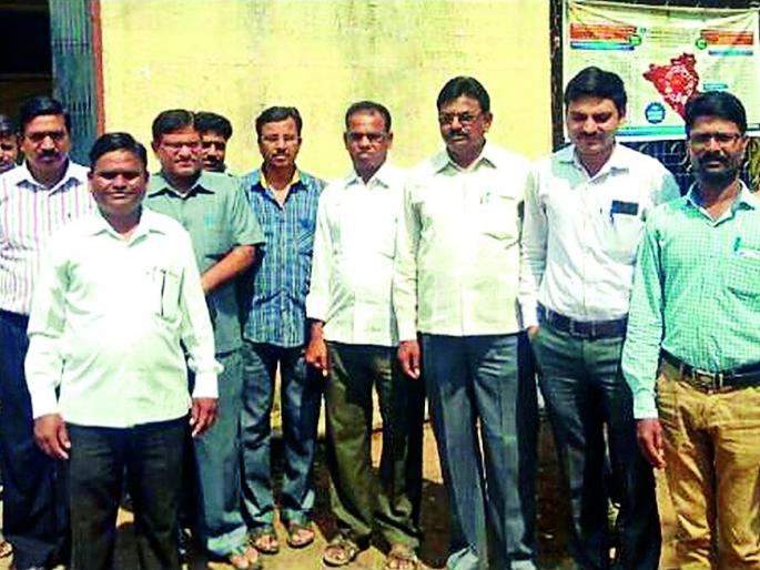 Kotwal participants in the agitation of revenue workers | महसूल कर्मचाºयांच्या आंदोलनात कोतवाल सहभागी Kotwal participants in the agitation of revenue workers | महसूल कर्मचाºयांच्या आंदोलनात कोतवाल सहभागी