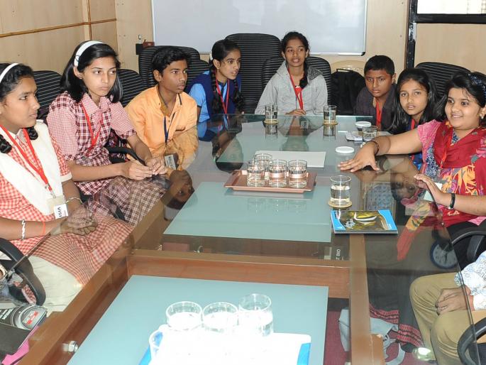 One day work done by leading journalists in Lokmat's office | ‘लोकमत’च्या कार्यालयात कोल्हापुरात भावी पत्रकारांनी केले एक दिवस काम One day work done by leading journalists in Lokmat's office | ‘लोकमत’च्या कार्यालयात कोल्हापुरात भावी पत्रकारांनी केले एक दिवस काम