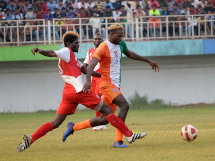 Kolhapur: KSA Senior Group Football League: Competition equals | कोल्हापूर :  केएसए वरिष्ठ गट फुटबॉल लीग स्पर्धा : बरोबरीचा दिवस Kolhapur: KSA Senior Group Football League: Competition equals | कोल्हापूर :  केएसए वरिष्ठ गट फुटबॉल लीग स्पर्धा : बरोबरीचा दिवस
