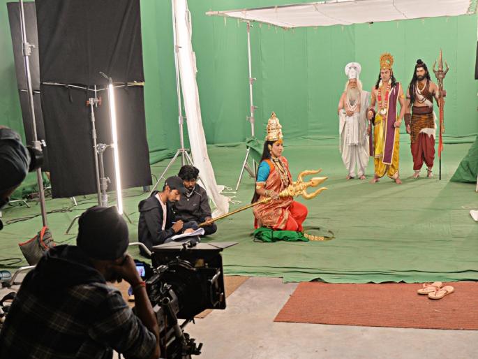 artists and technicians got employment Due to the development work in Kolhapur Chitranagari Film, serial shooting started | बहरली चित्रनगरी : चित्रपट, मालिका चित्रीकरणाची वर्दळ सुखावह; कोल्हापुरातील कलावंत-तंत्रज्ञांना मिळाला रोजगार artists and technicians got employment Due to the development work in Kolhapur Chitranagari Film, serial shooting started | बहरली चित्रनगरी : चित्रपट, मालिका चित्रीकरणाची वर्दळ सुखावह; कोल्हापुरातील कलावंत-तंत्रज्ञांना मिळाला रोजगार