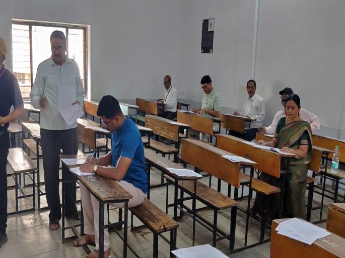 Only 457 out of 17 thousand 877 appeared for teacher motivation test conducted for merit | गुणवत्तेसाठी घेतलेल्या शिक्षक प्रेरणा परीक्षेला १७ हजार ८७७ पैकी केवळ ४५७ जणांची हजेरी Only 457 out of 17 thousand 877 appeared for teacher motivation test conducted for merit | गुणवत्तेसाठी घेतलेल्या शिक्षक प्रेरणा परीक्षेला १७ हजार ८७७ पैकी केवळ ४५७ जणांची हजेरी