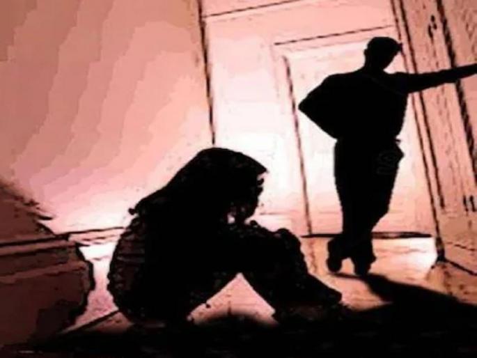 Attempts to rape on daughter by her father, case filed | पित्याकडून मुलीवर अतिप्रसंगाचा प्रयत्न Attempts to rape on daughter by her father, case filed | पित्याकडून मुलीवर अतिप्रसंगाचा प्रयत्न